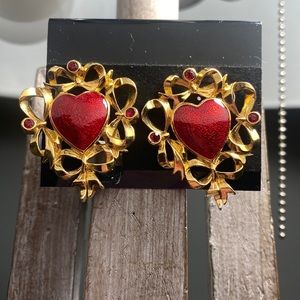 Beautiful vintage Avon heart shaped earrings